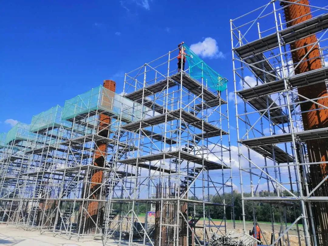 盤扣式腳手架相比傳統(tǒng)式腳手架有哪些優(yōu)勢？(圖1)